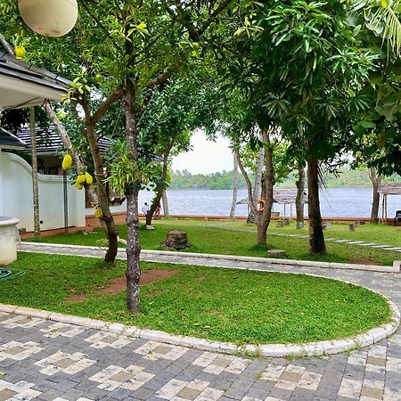 Waterfront By Palmyra Apartment Kollam Luaran gambar