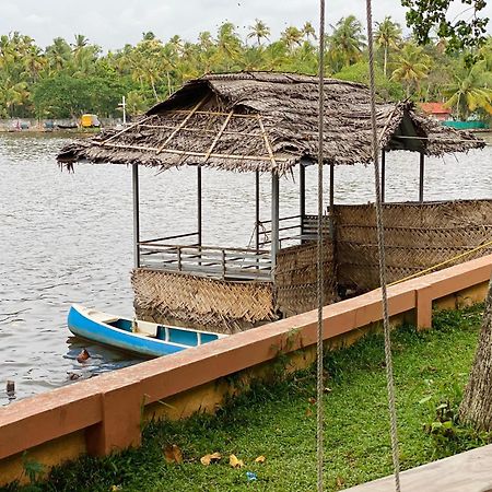 Waterfront By Palmyra Apartment Kollam Luaran gambar