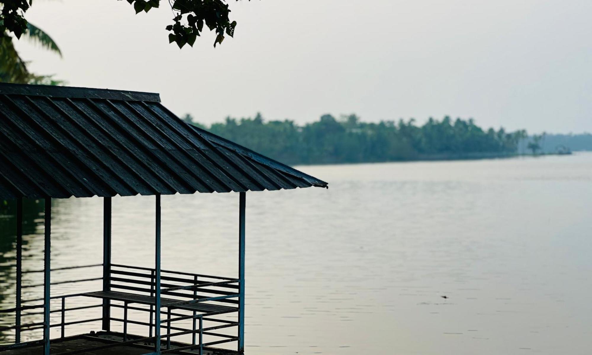 Waterfront By Palmyra Apartment Kollam Luaran gambar