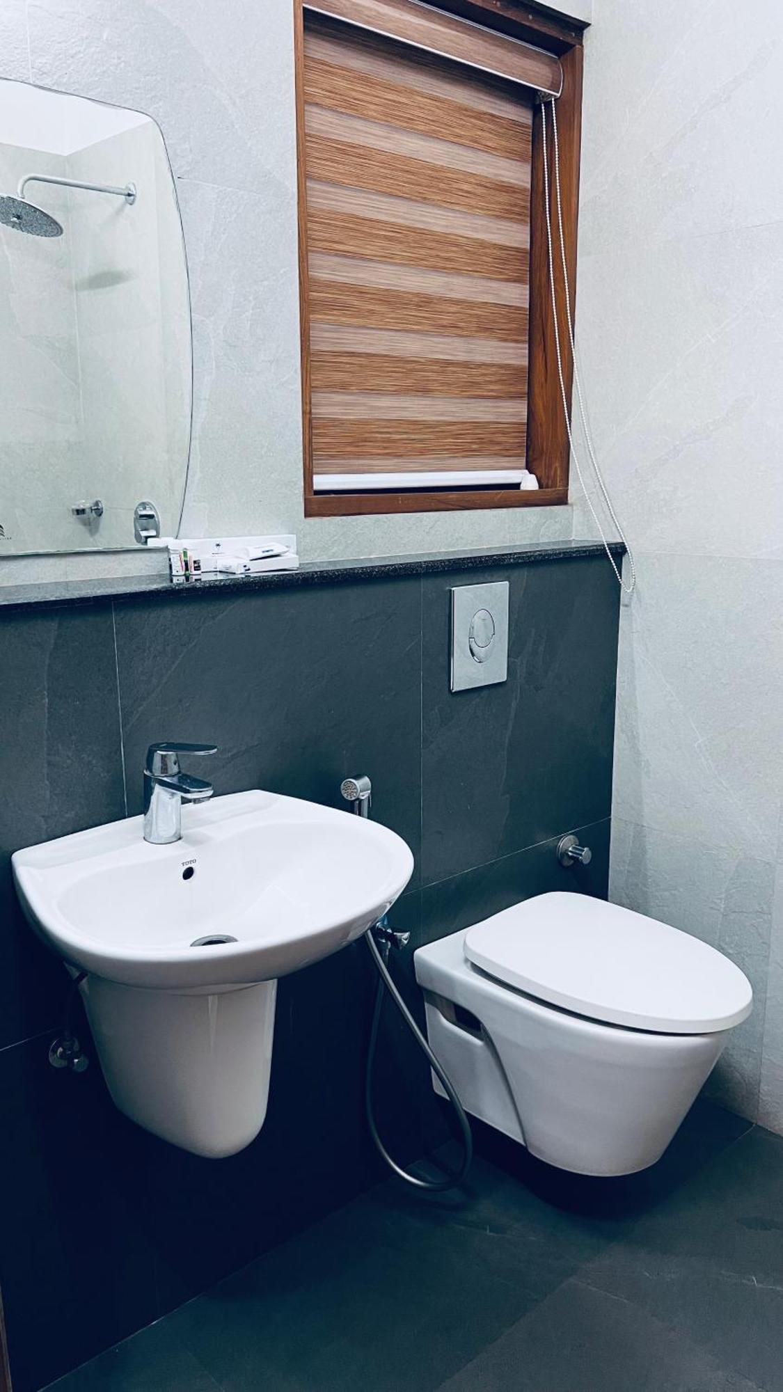 Waterfront By Palmyra Apartment Kollam Luaran gambar