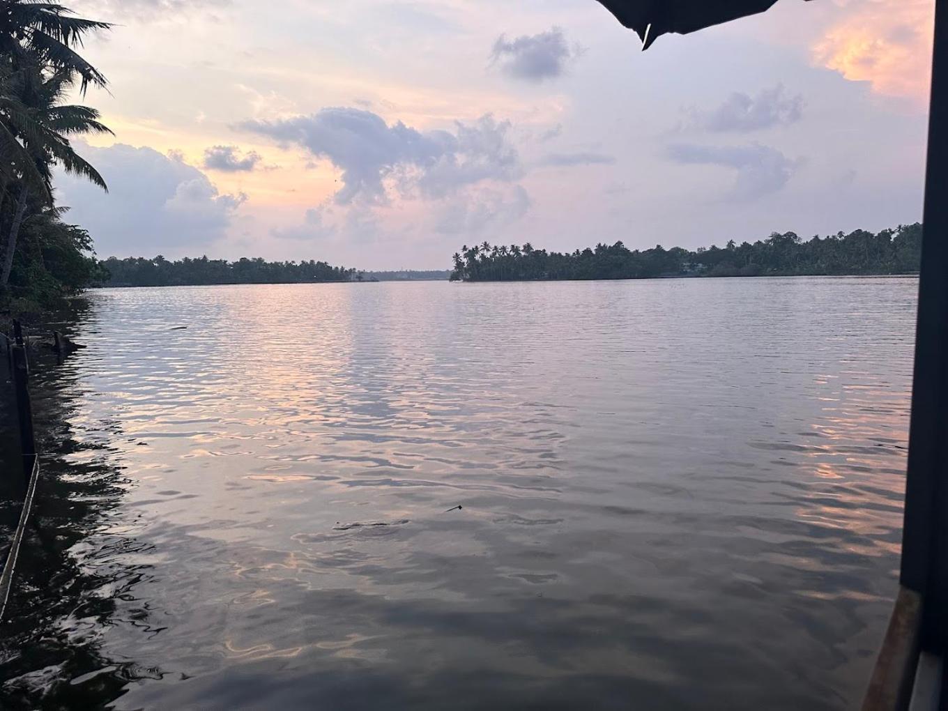 Waterfront By Palmyra Apartment Kollam Luaran gambar