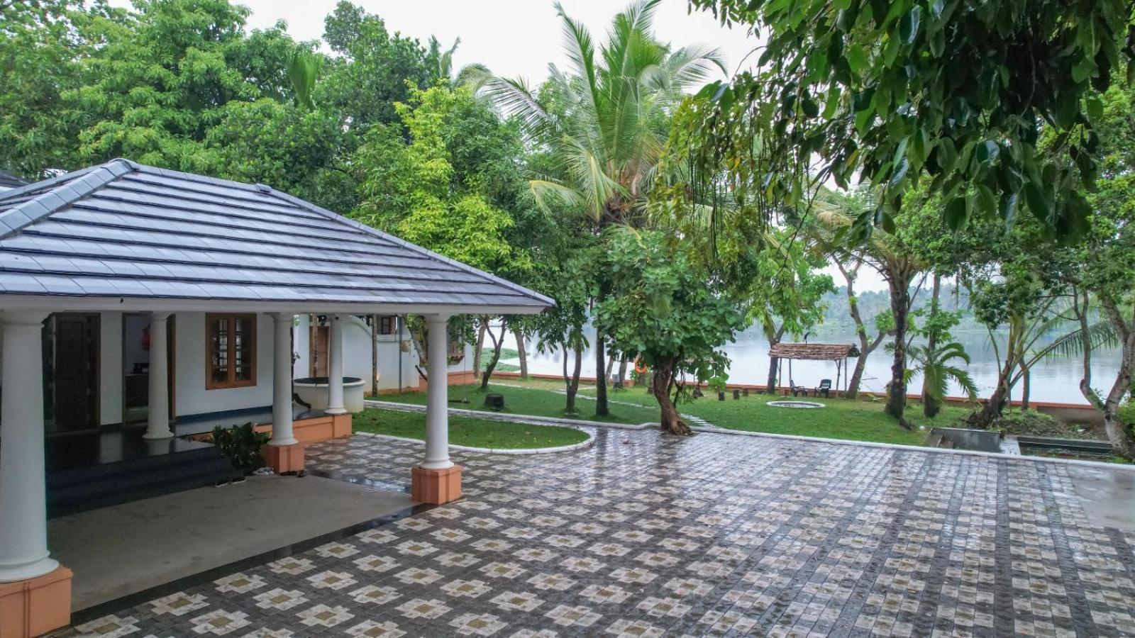 Waterfront By Palmyra Apartment Kollam Luaran gambar
