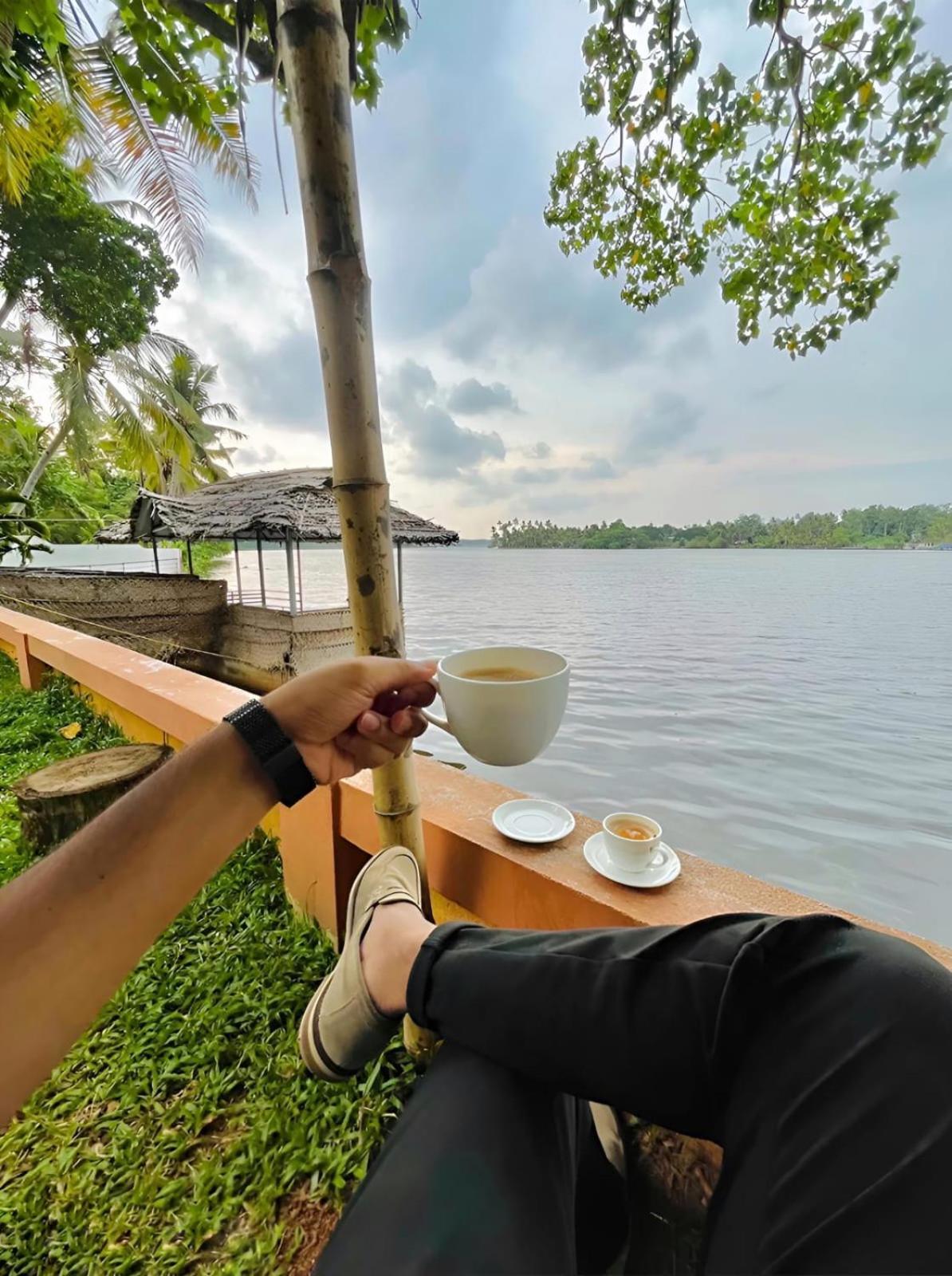 Waterfront By Palmyra Apartment Kollam Luaran gambar
