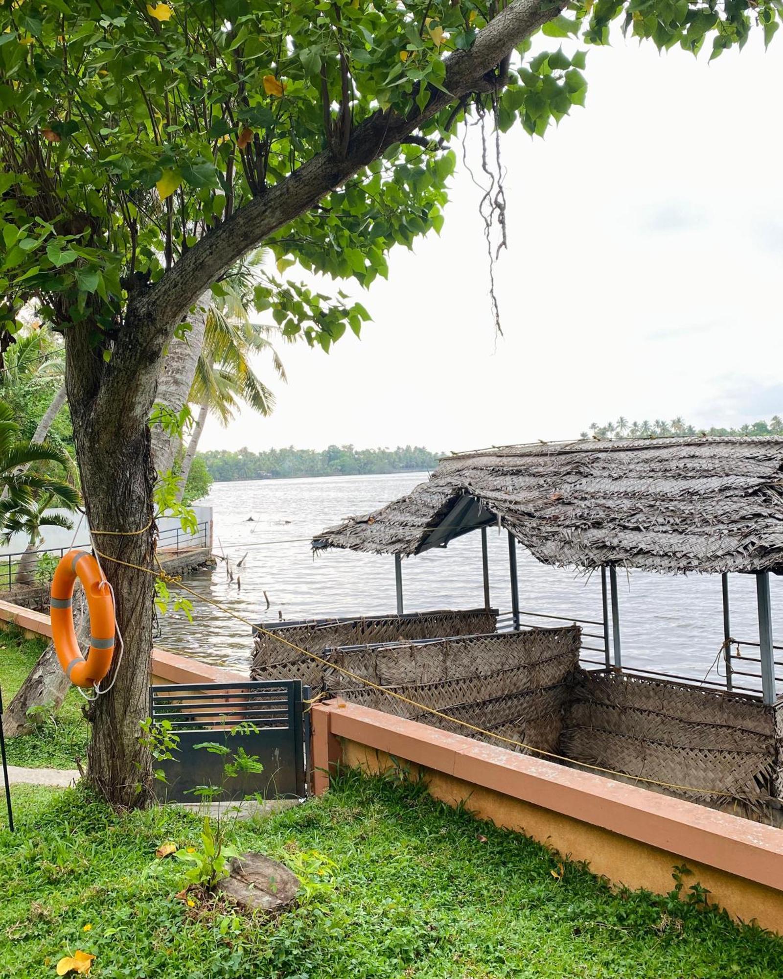 Waterfront By Palmyra Apartment Kollam Luaran gambar