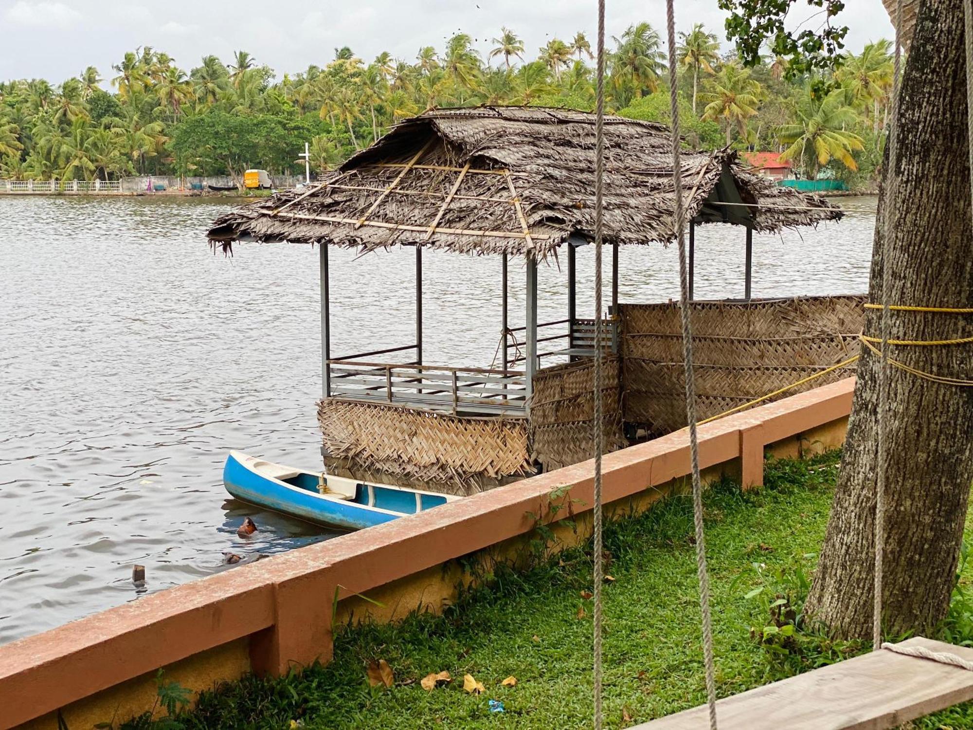 Waterfront By Palmyra Apartment Kollam Luaran gambar